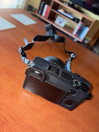 Sony Alpha 6400 + Objetivo 16-50mm + Trípode