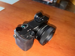 Sony Alpha 6400 + Objetivo 16-50mm + Trípode