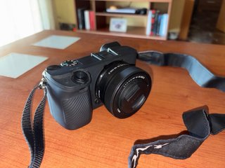 Sony Alpha 6400 + Objetivo 16-50mm + Trípode
