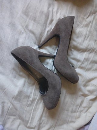 Dos pares de salones talla 39