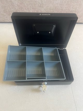 Caja metálica Esselte con llave