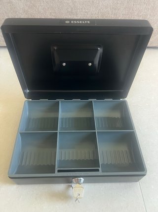 Caja metálica Esselte con llave