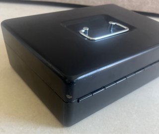 Caja metálica Esselte con llave