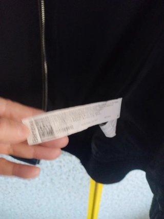 Chaqueta Bomber Bershka Negra y Blanca Unisex