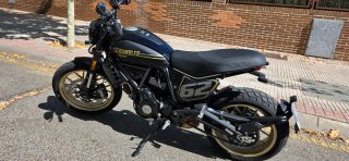 Ducati Scrambler Full Throttle 2025 Negra/Dorada