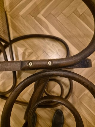 Mecedora de madera y mimbre