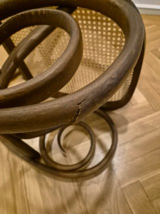 Mecedora de madera y mimbre