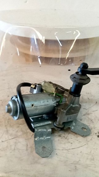 Motor limpia trasero nissan 9133084 terrano 55690