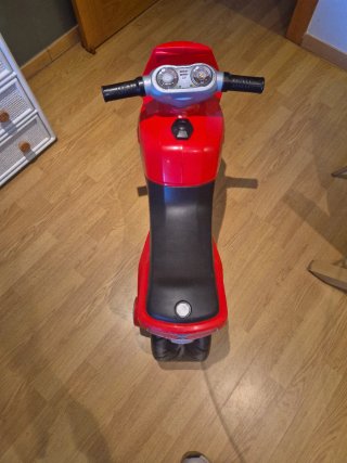 Moto correpasillos Marca Molto. 56 € en amazon.