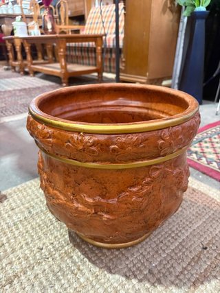 MACETERO DE BARRO LABRADO