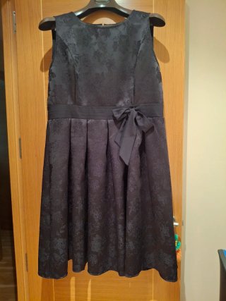 Vestido fiesta midi cuello redondo sin mangas
