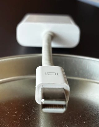 Adaptador Apple Thunderbolt a VGA A1307
