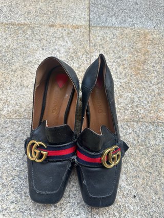 Scarpe Gucci nere con logo GG