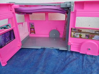 Caravana Barbie con tobogán Camper Van