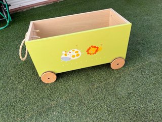 Carrito de madera para juguetes