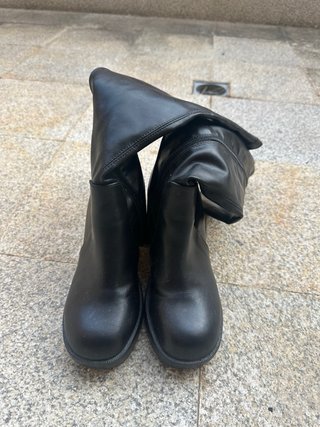 Botas altas negras
