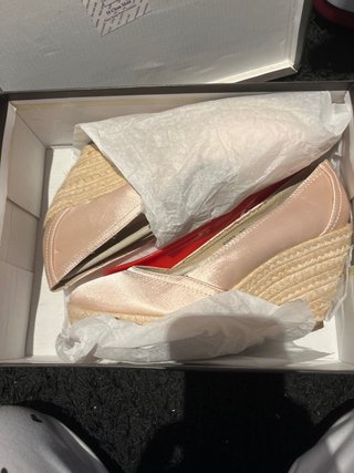Zapatos de cuña beige y rosa