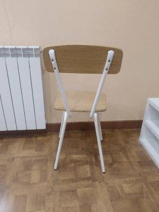 Se regala silla madera y metal.