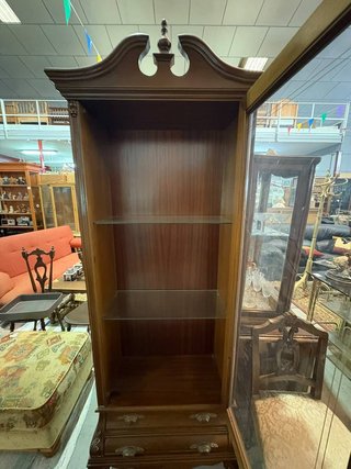 VITRINA DE MADERA CLÁSICA