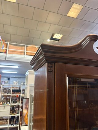 VITRINA DE MADERA CLÁSICA