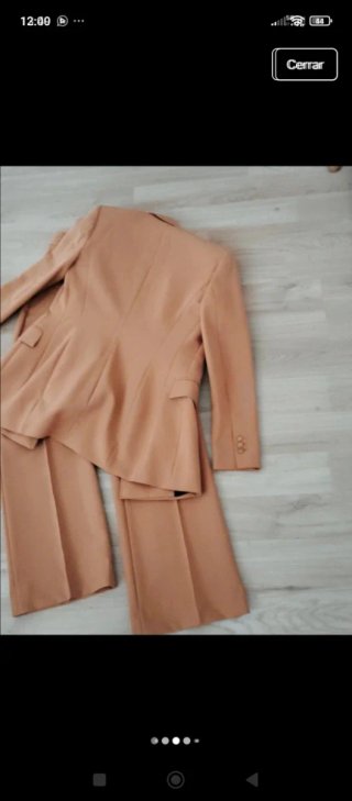 Traje Zara Mostaza.