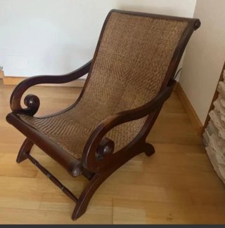 Sillón de madera y mimbre