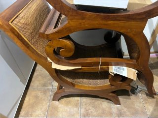 Sillón de madera y mimbre