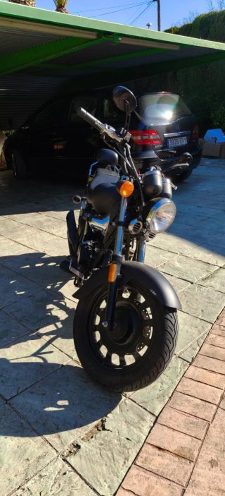 Keeway Superlight Negra
