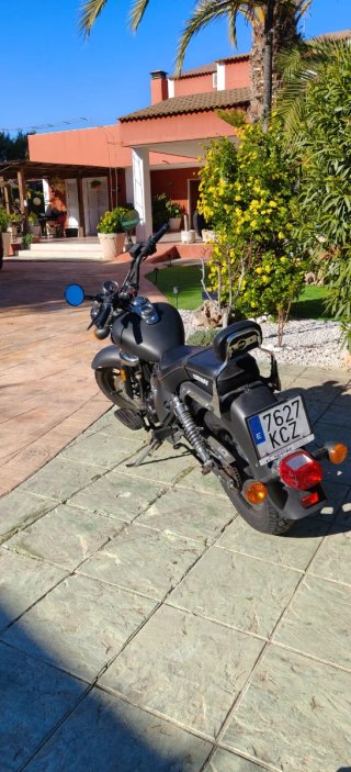 Keeway Superlight Negra