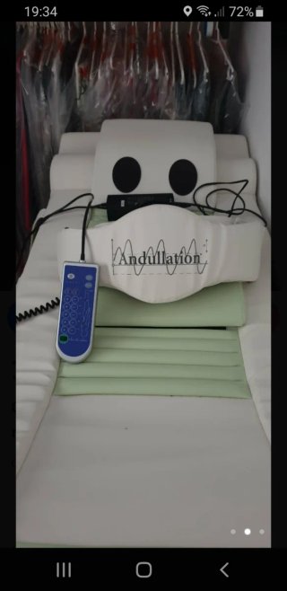 Cama de masaje con inflatojos lo vendo Casi Nuevo