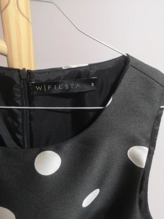 Vestido de fiesta lunares negro y rosa