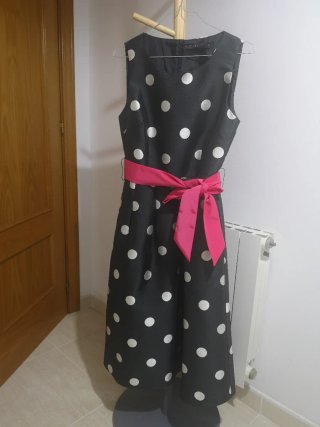 Vestido de fiesta lunares negro y rosa