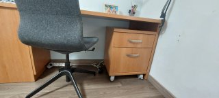 Escritorio con arcón y cajonera