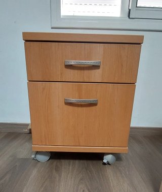 Escritorio con arcón y cajonera