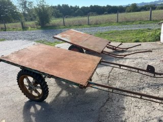 Remolque agrícola antiguo