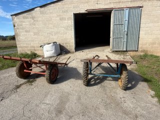 Remolque agrícola antiguo