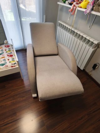 Sillón mecedora de lactancia  con Motor eléctrico.