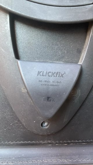 Alforja de cuero negro para moto estilo custom