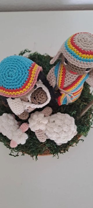 Nacimiento de crochet con ovejas.