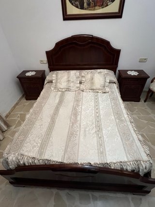 Dormitorio de matrimonio completo.