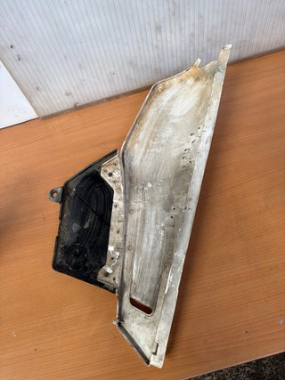 Tapa bajo asiento Izq Yamaha XT 600 1991