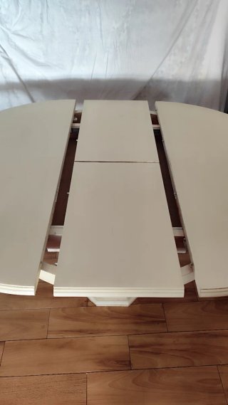 Mesa de comedor redonda beige