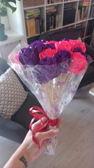 Ramo de rosas satinadas