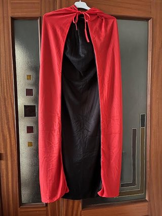 Disfraz Vampiresa Niña: Capa y Accesorios