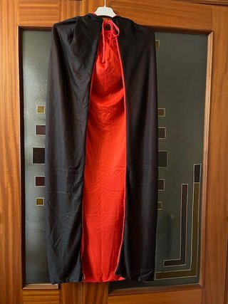 Disfraz Vampiresa Niña: Capa y Accesorios