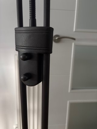 Lámpara de pie negra y blanca