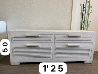 Aparador bajo de madera blanco