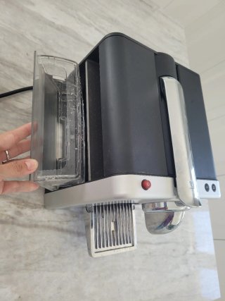 Cafetera+300 capsulas originales- Nespreso DeLongh