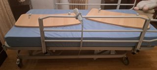 Cama articulada con colchón antiescaras