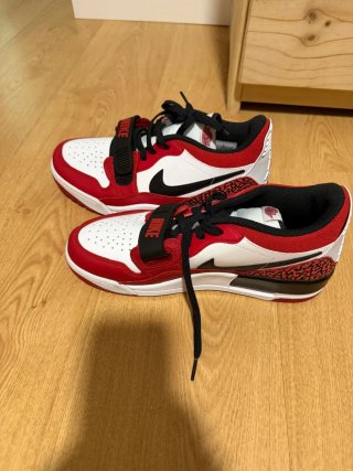 Zapatillas Jordan Rojas y Blancas